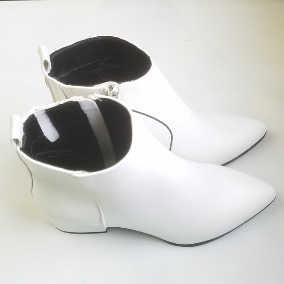 NWT White Zip up Pointed Ankle Booties-9.5 - Picture 2 of 3